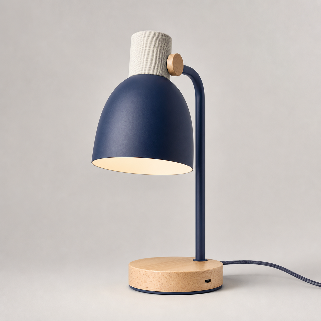 TEST NORD stona LED lampa — glavni prikaz